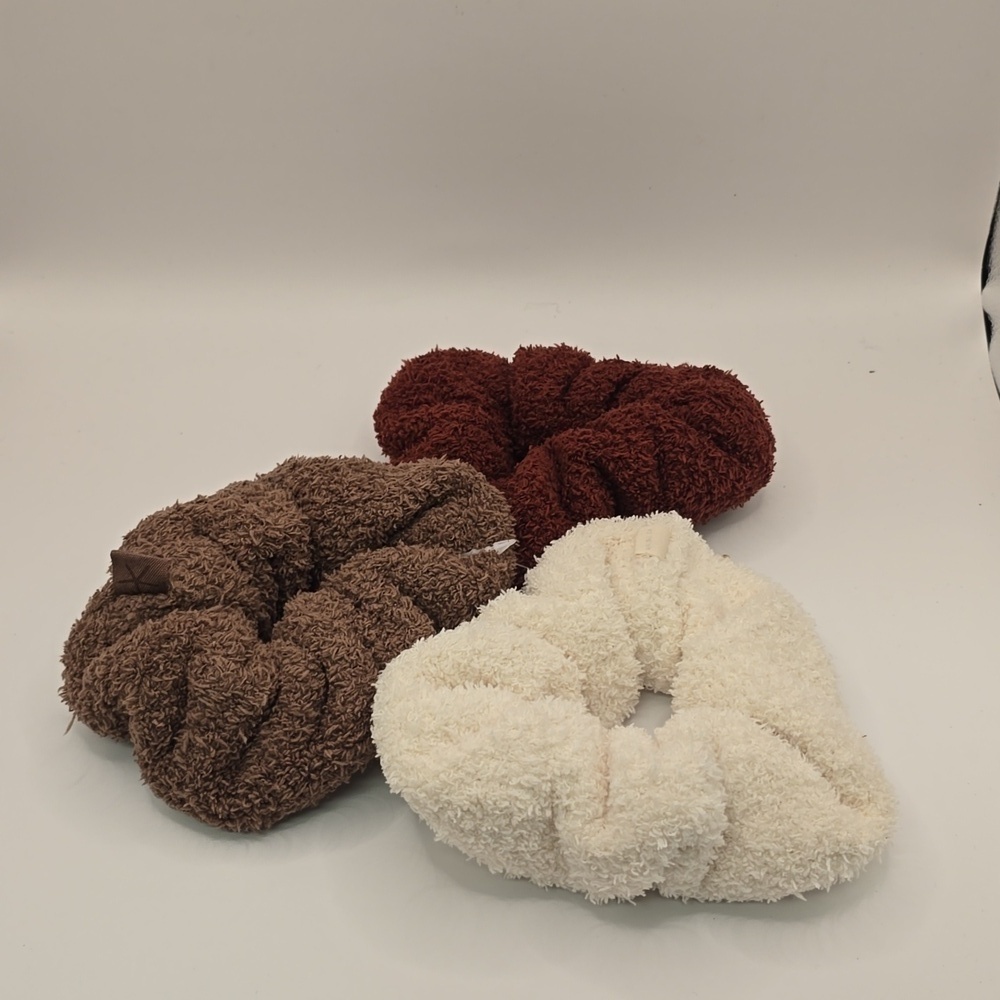 New Barefoot Dreams CozyChic® 3 Scrunchie